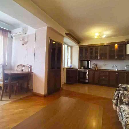 3 Room Apartment In Small Center Of Erevan Exterior foto