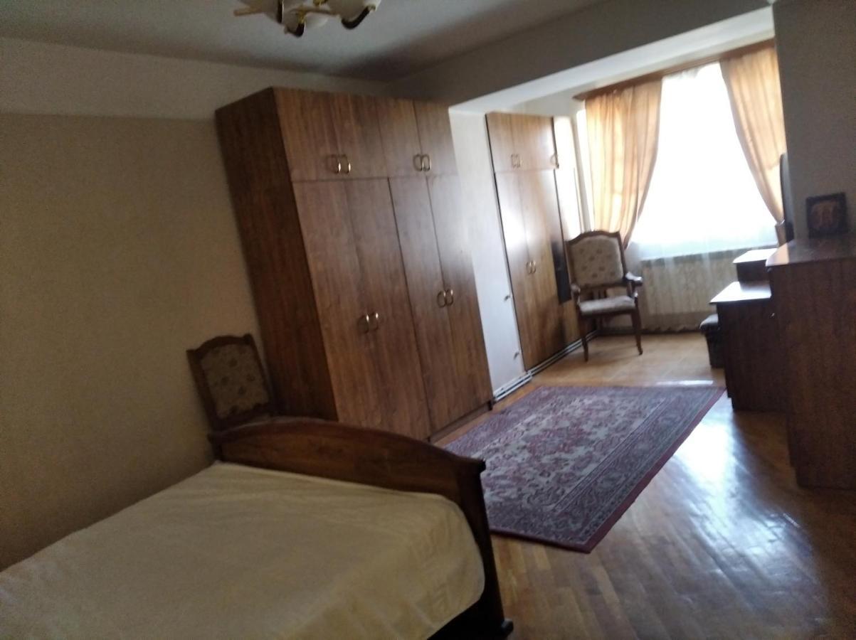 3 Room Apartment In Small Center Of Erevan Exterior foto